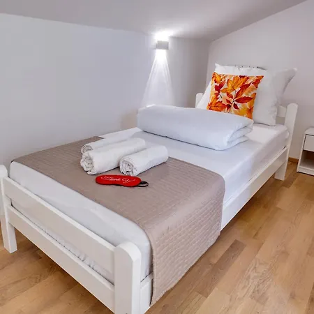 Hisa Idej Sezana